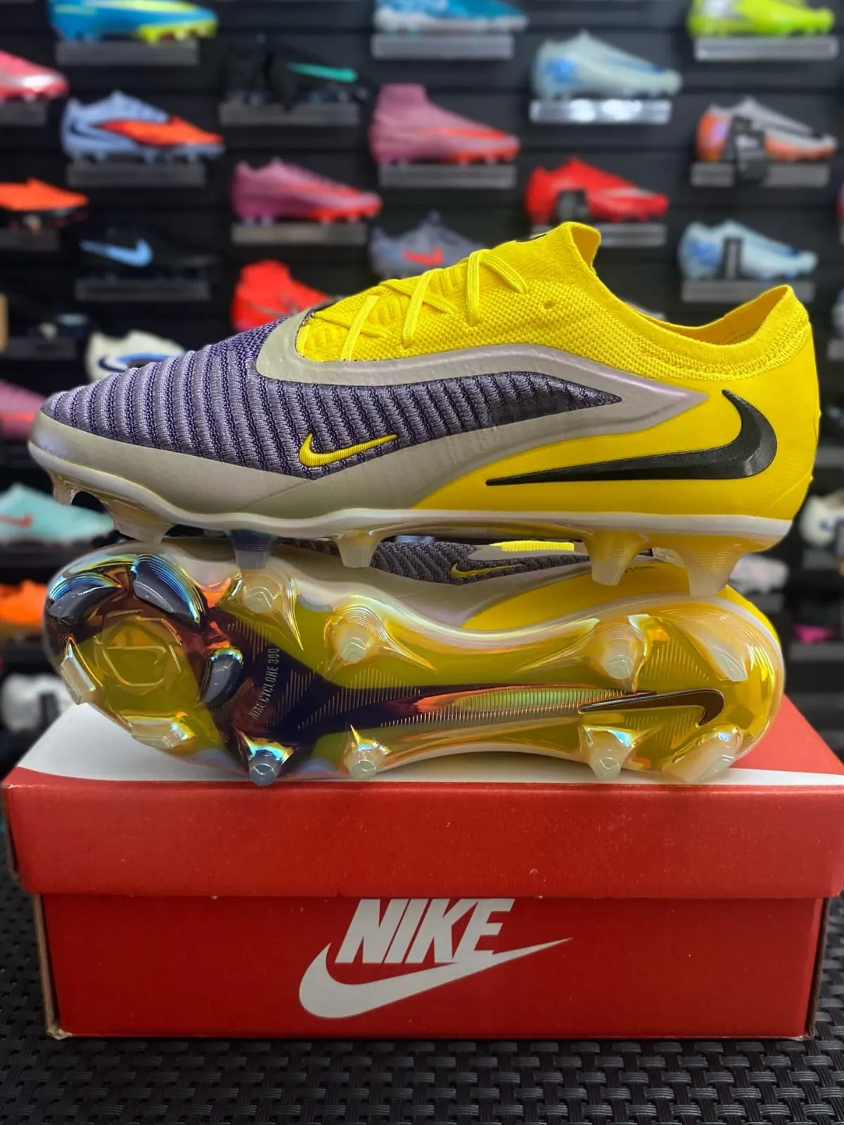 Nike Nike Phantom Violeta y Amarillo — botín, foto principal